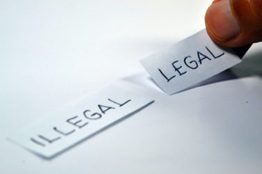 Illegal-legal Symbolbild